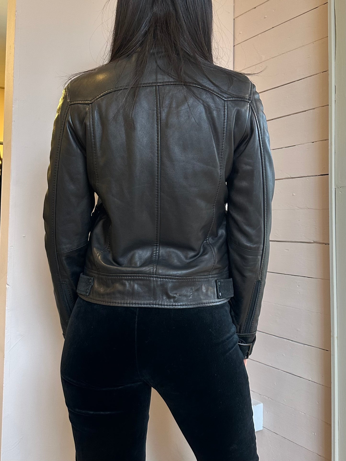 GUESS LEATHER JACKET